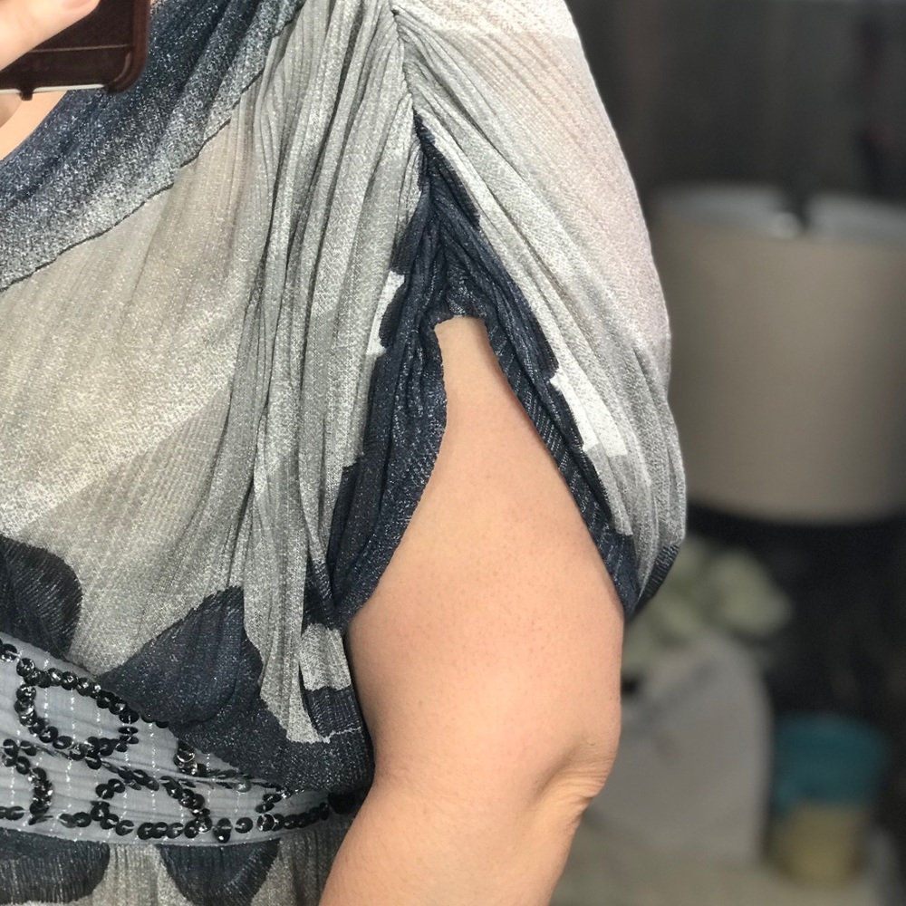 Free people kimono top, grey with beading at waist. Size small - Picture 4 of 10
